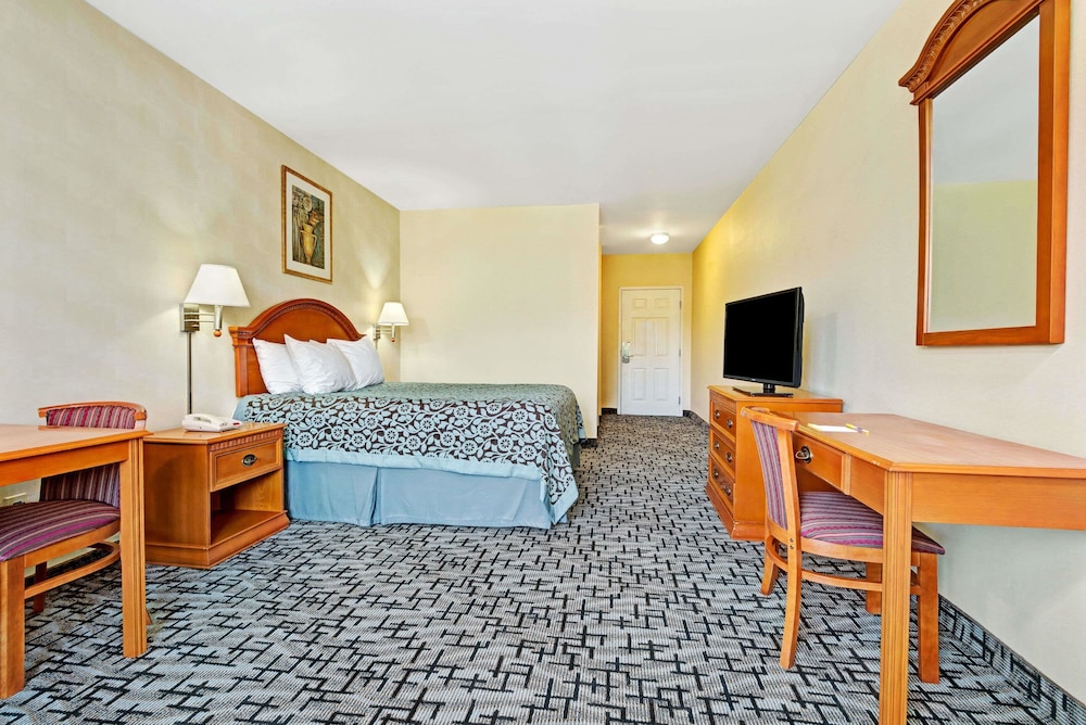 Econo Lodge Bethel CT 5/16