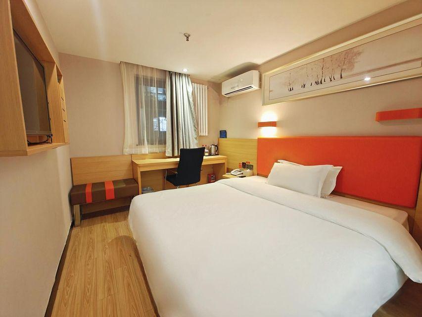 Boutique, Queen Bed