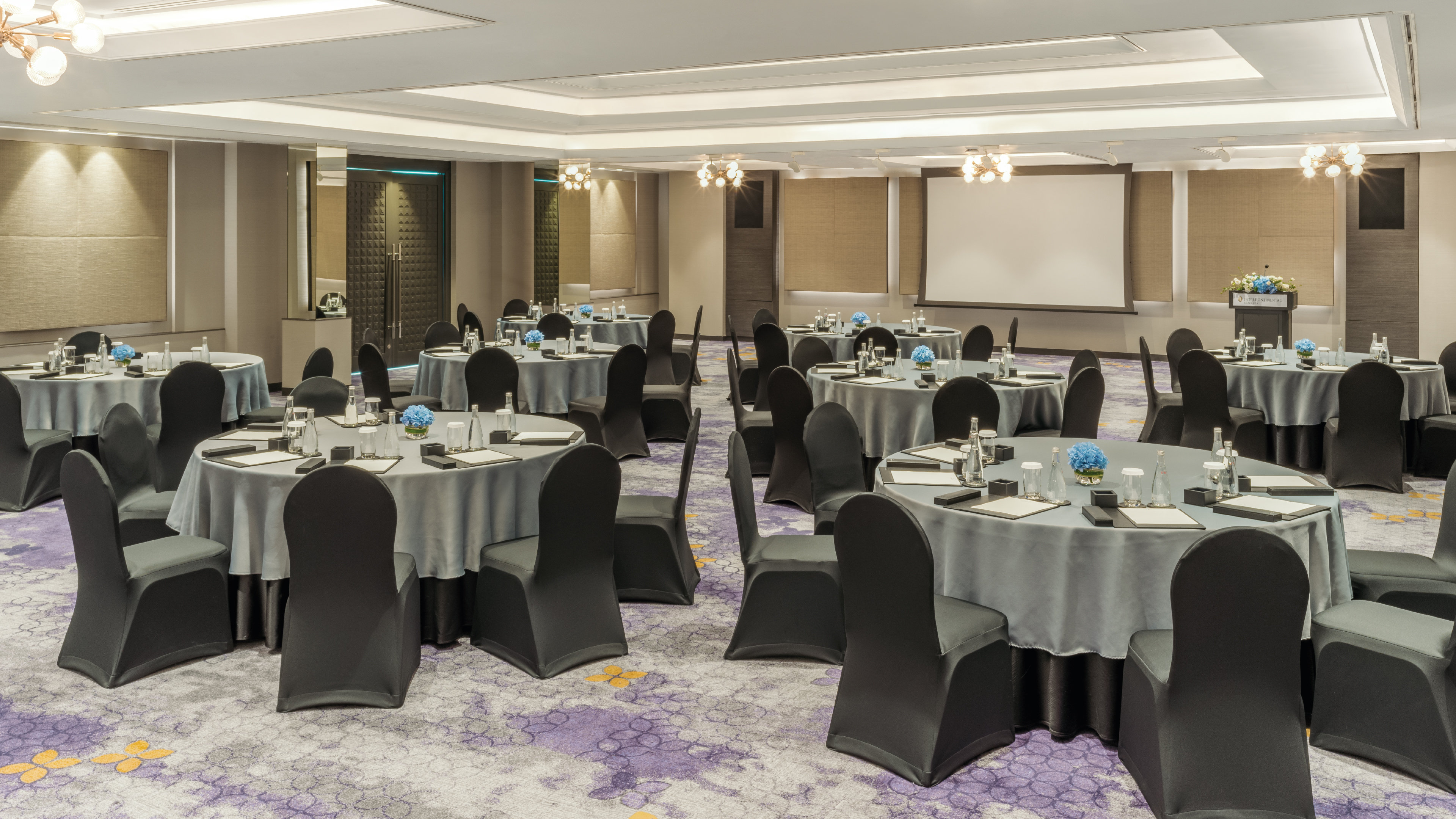 Holiday Inn Bangkok Hotel 64/76