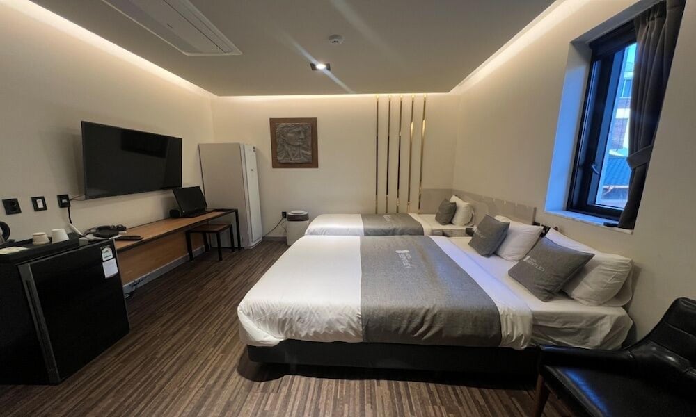 Hotel Bentley 20/57