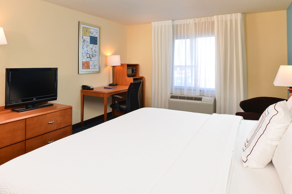 Fairfield Inn And Suites Bloomington 16/66