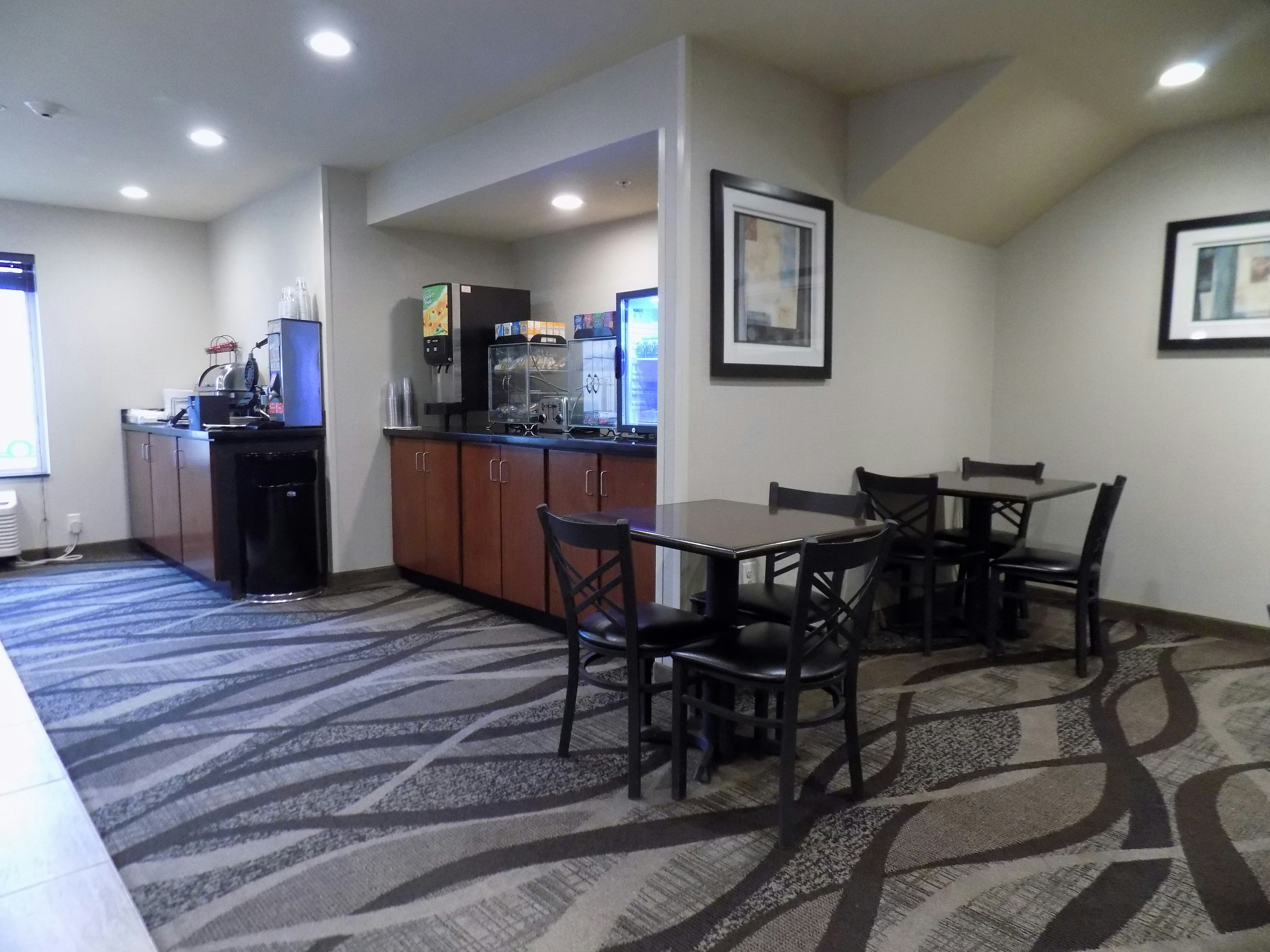Cobblestone Hotel Suites Seward Ne 66/73