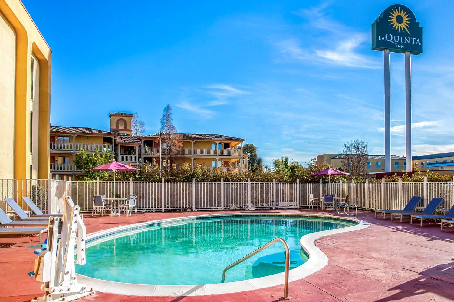 La Quinta Inn And Suites By Wyndham Oakland Airport Coliseum 43/45