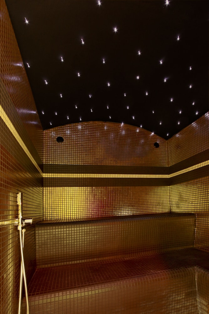 HOTEL MERIDIANUS 26/50