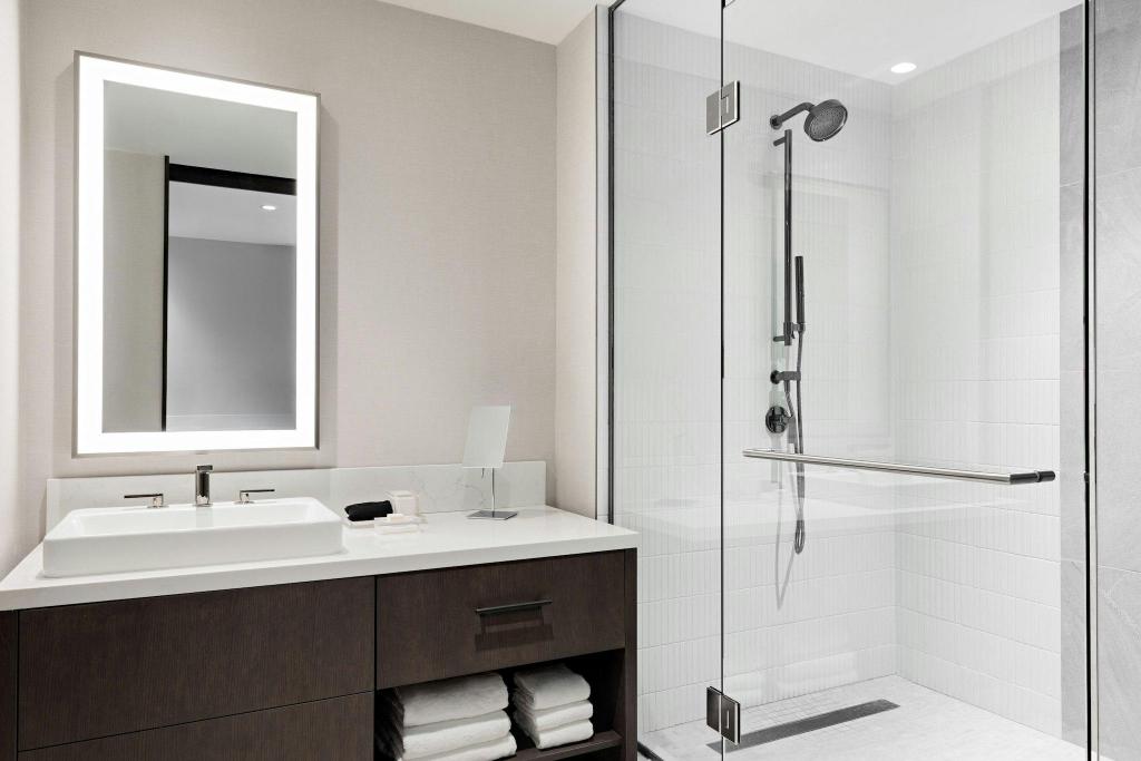 Reserve, Executive, Suite, 2 Queen Beds, Balcony