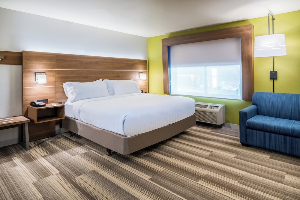 Holiday Inn Express & Suites Rocky Mount/Smith Mtn Lake 25/75