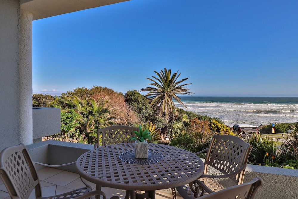 Hermanus Beachfront Lodge 39/43