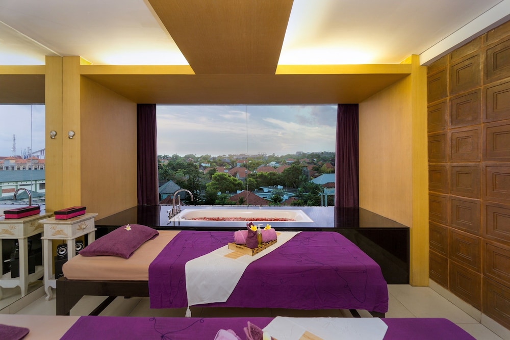 Quest Hotel Kuta 12/35