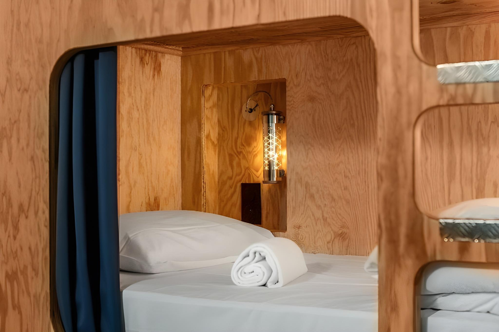 Male Dorm, Male Only