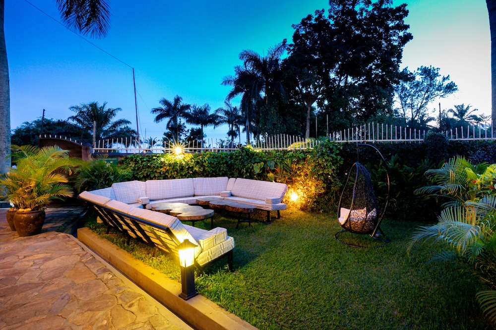 2 Friends Entebbe Beach Hotel 56/62