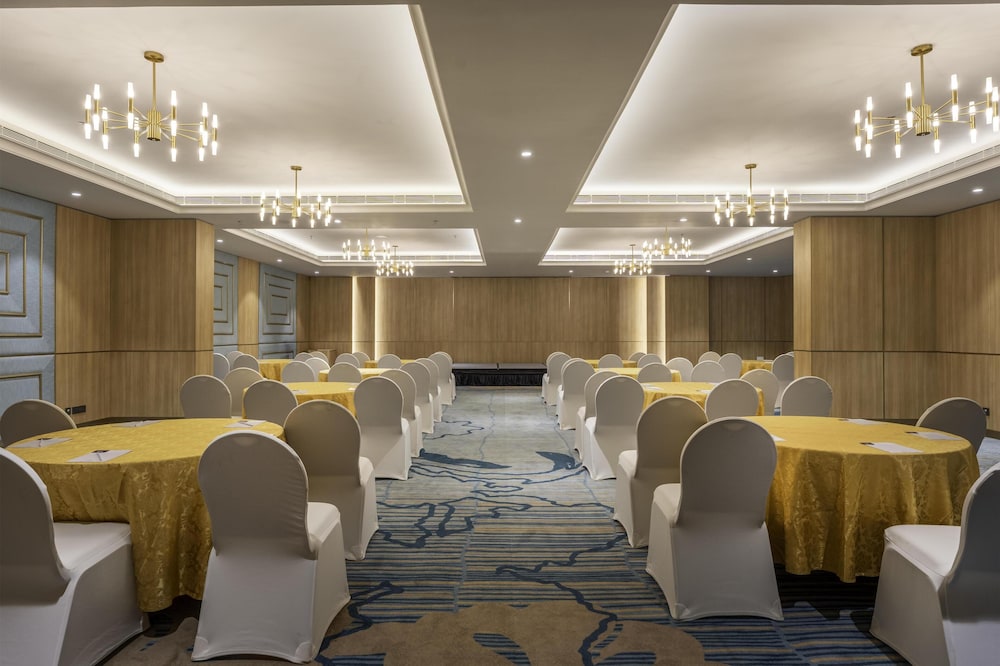 Park Inn & Suites by Radisson Thrissur East Fort 36/47