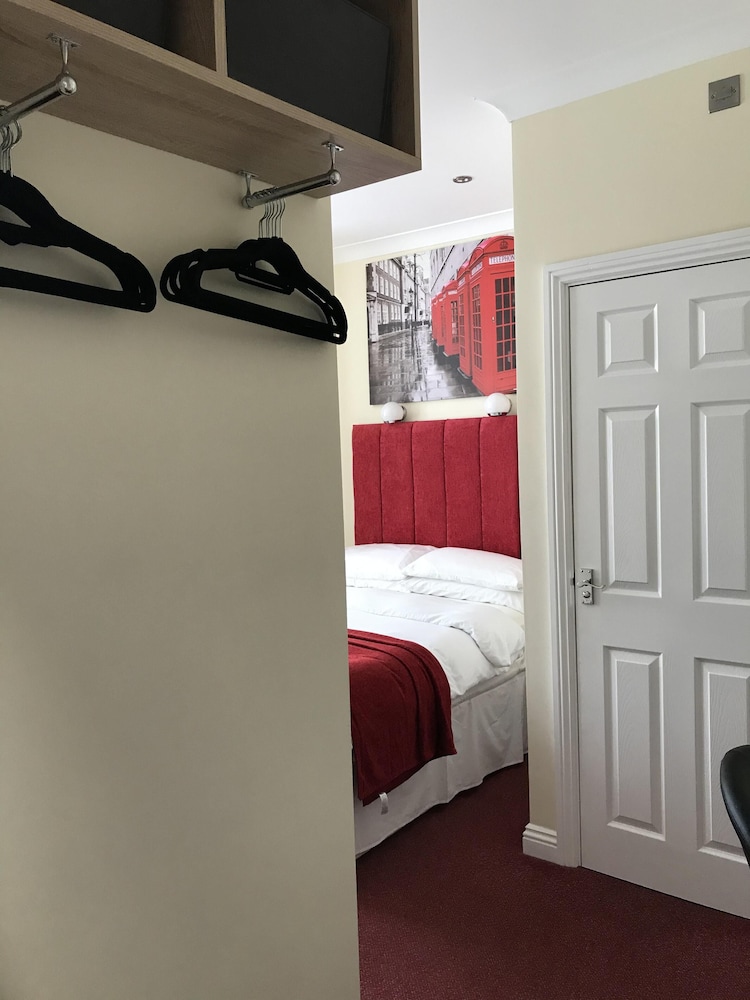 Cassandra Guest House 25/65