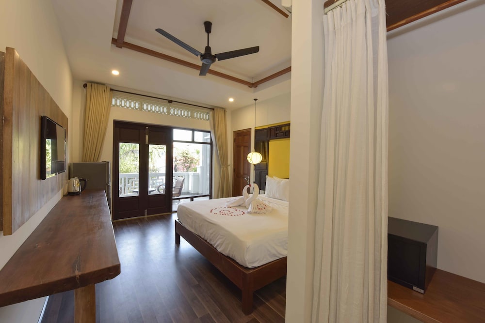 DELUXE, DOUBLE BED, BALCONY