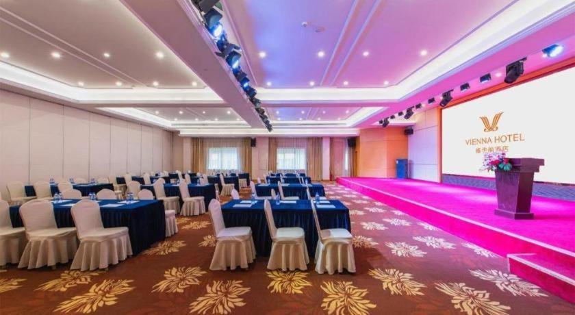 Vienna Hotel (Foshan Wenhua North Road) 49/56