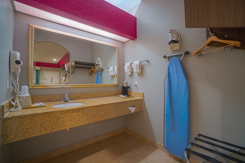 Hotel Bliss Kemah Boardwalk 68/68
