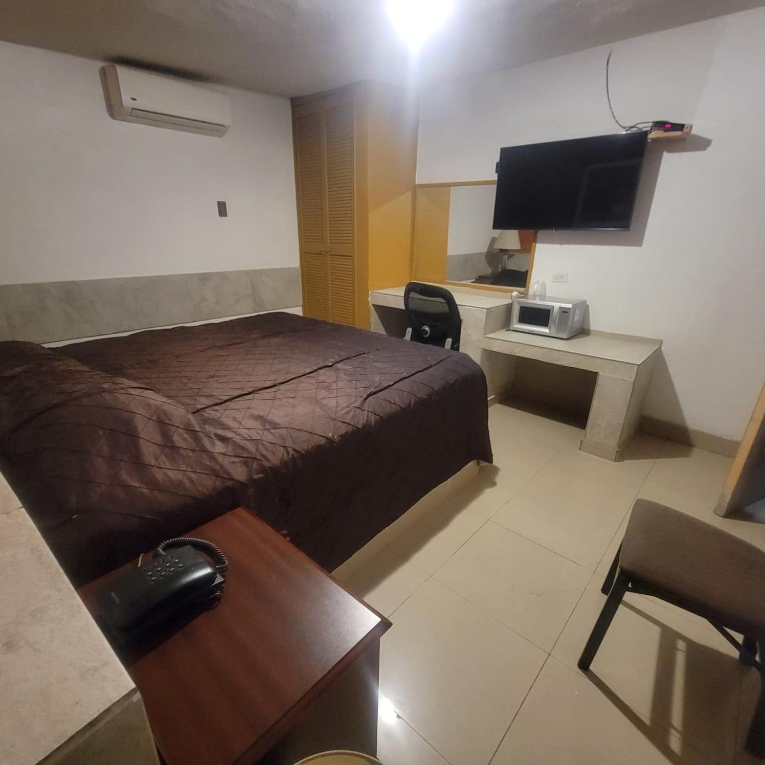 Hotel Villa del Sol Chihuahua 27/35