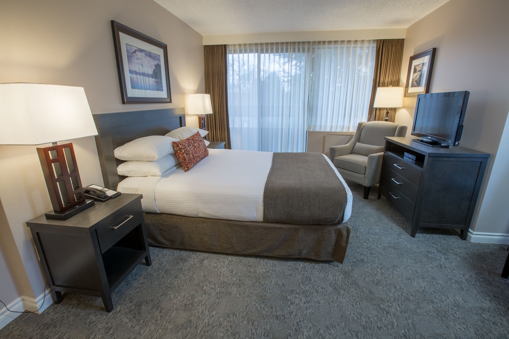 Embassy Inn photo3