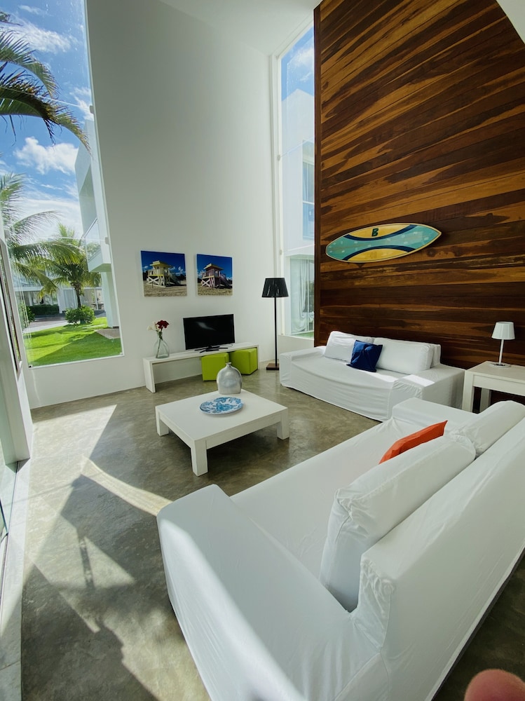 B Blue Beachouses 22/65