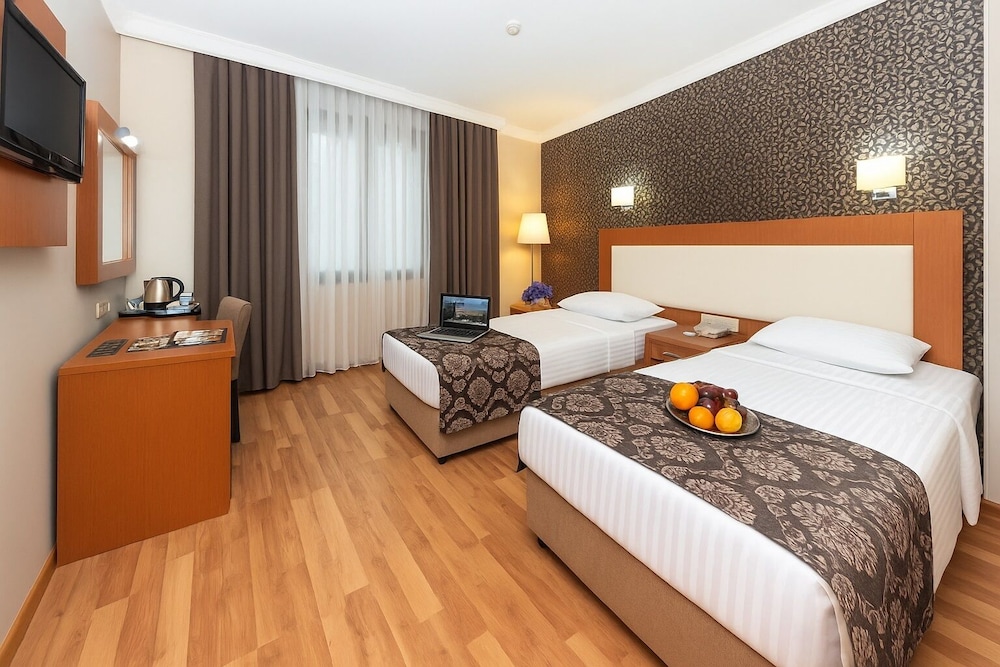 Grand Hotel Avcilar 12/50
