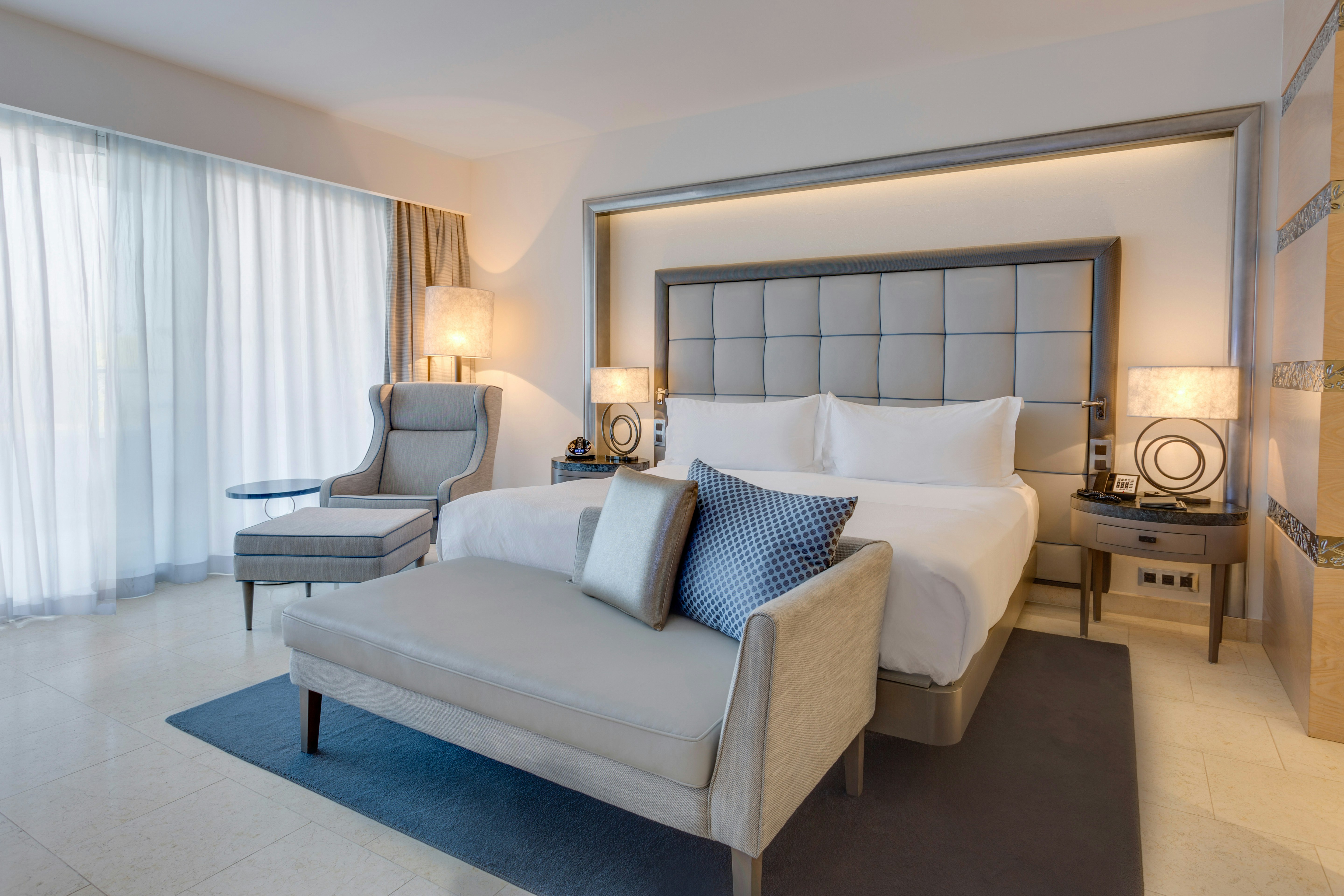 GRAND, DELUXE, KING BED
