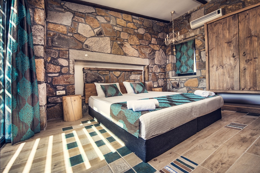 Keros Blue Luxury Rooms & Villas 4/49