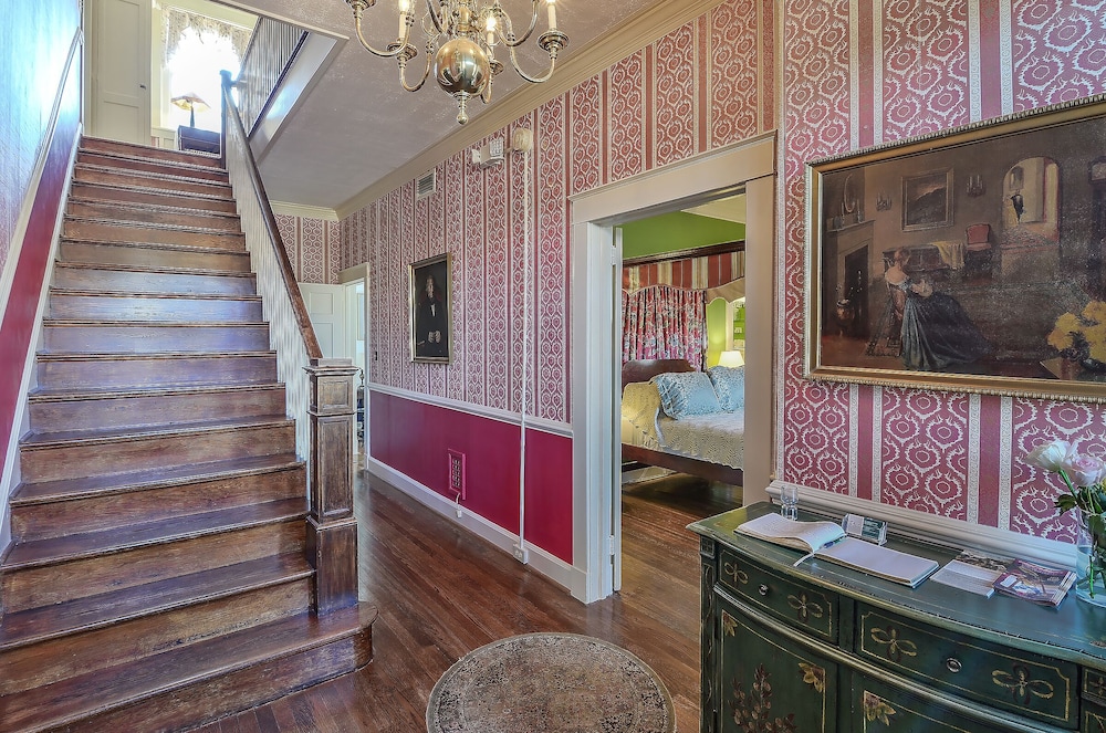 Cedars of Williamsburg Bed & Breakfast 48/50