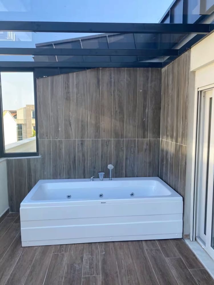Sun Suites 37/41