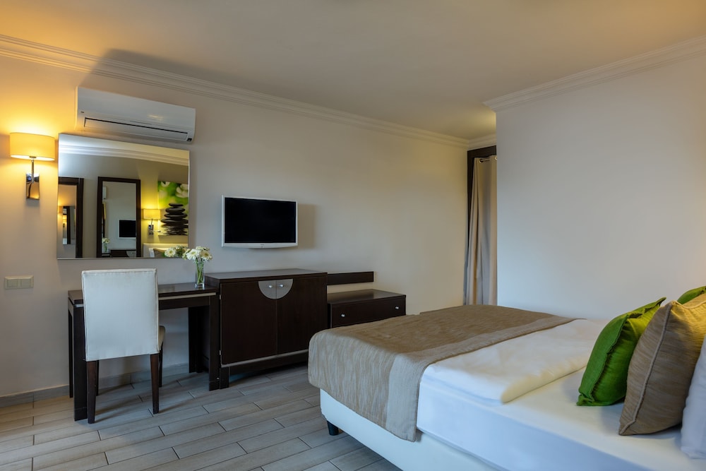 غرفة عائلية بسريرين منفصلين بإطلالة على الحديقة بغرفتي نوم، Marmaris Bay Resort - Adults Only (16+) 2/4