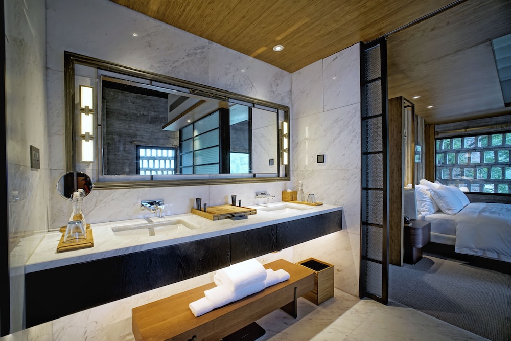ALILA YANGSHUO 11/65