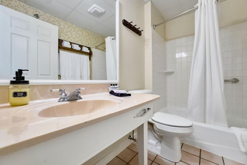 جناح بسريرين كوين مع أريكة، Country Inn At Camden Rockport 4/4