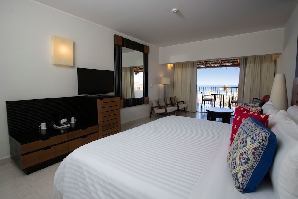 Grand Decameron Los Cabos a Trademark All Inclusive Resort 12/48