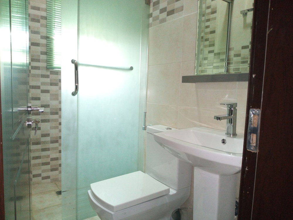 Somerset Suites 23/23