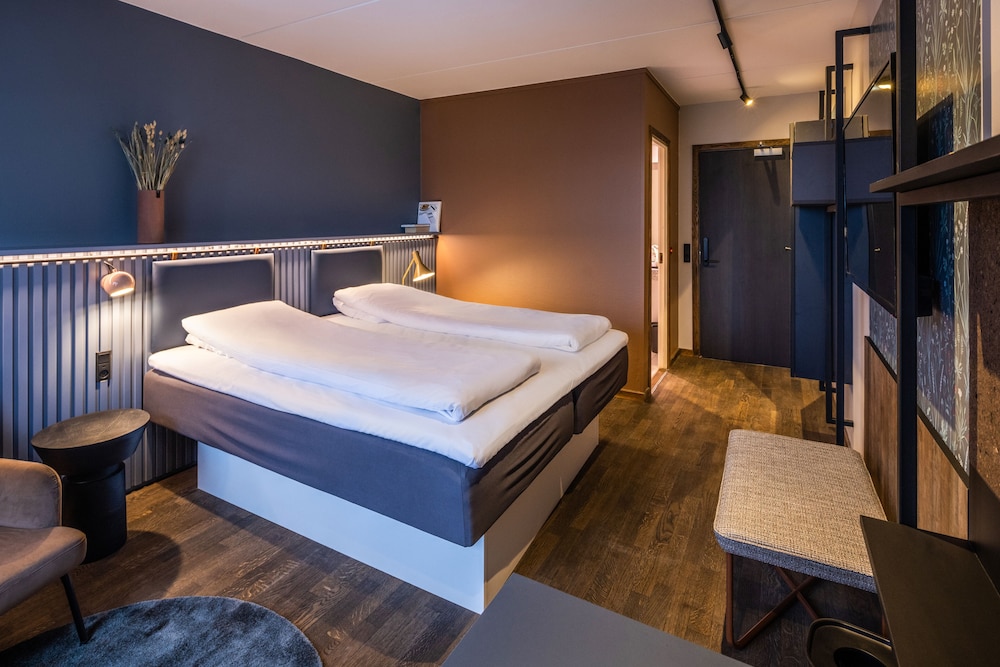 Pier 5 Hotel 24/64
