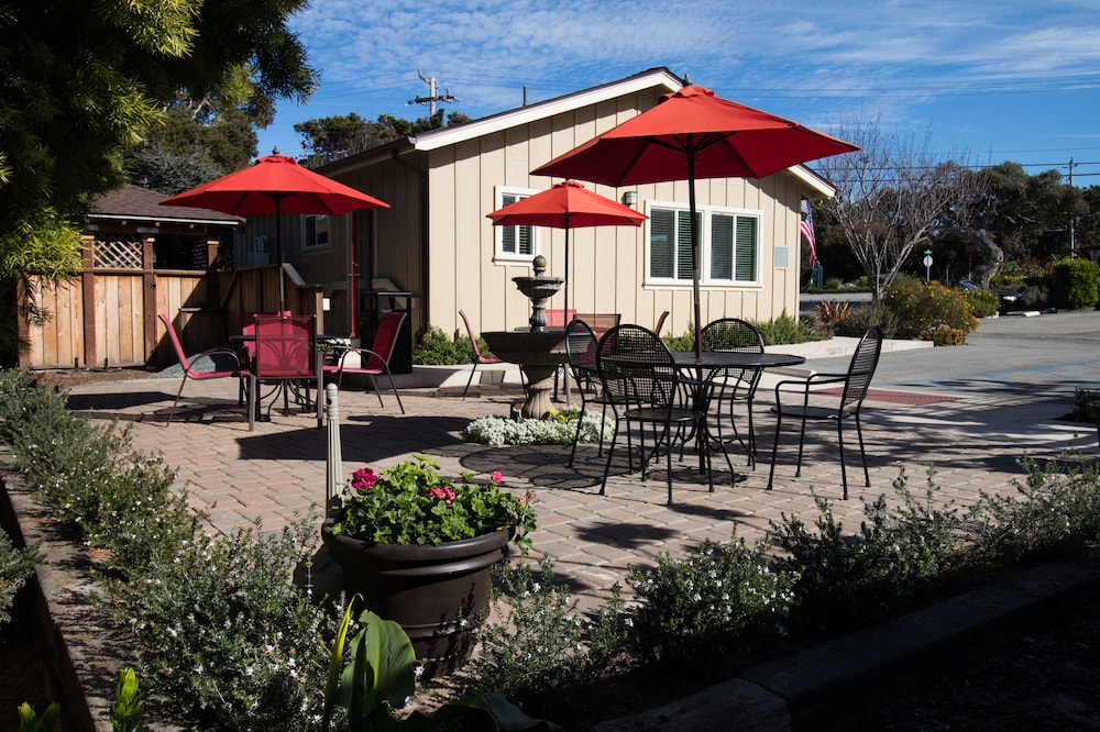 Monterey Peninsula Inn 59/63