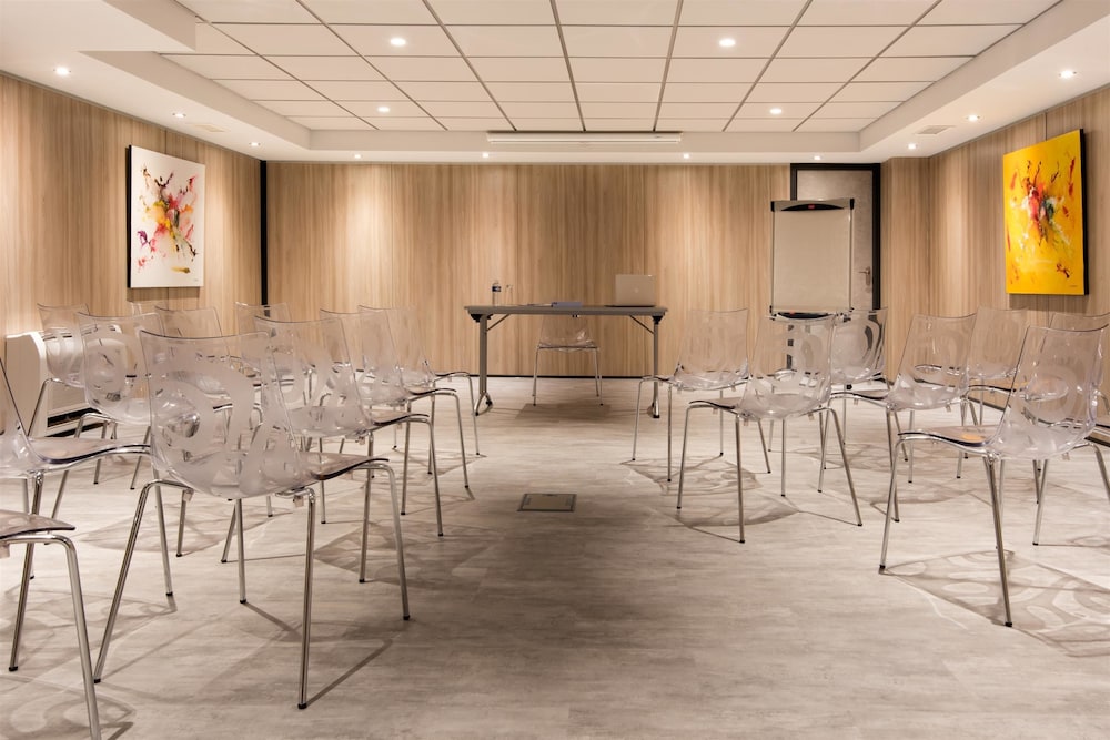 Kyriad La Rochelle Centre 49/62