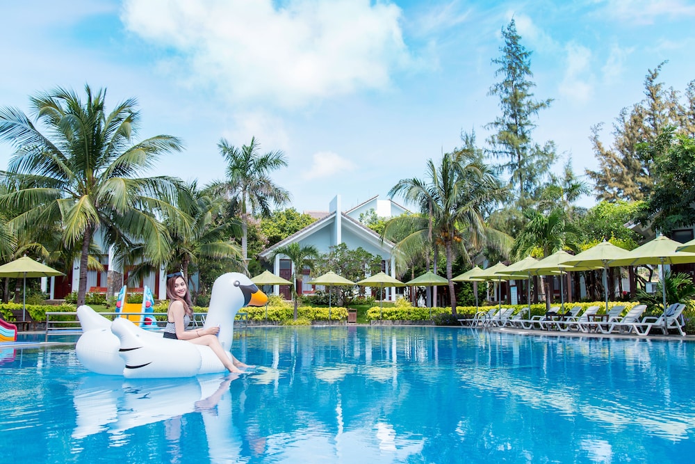 Carmelina Beach Resort 12/78