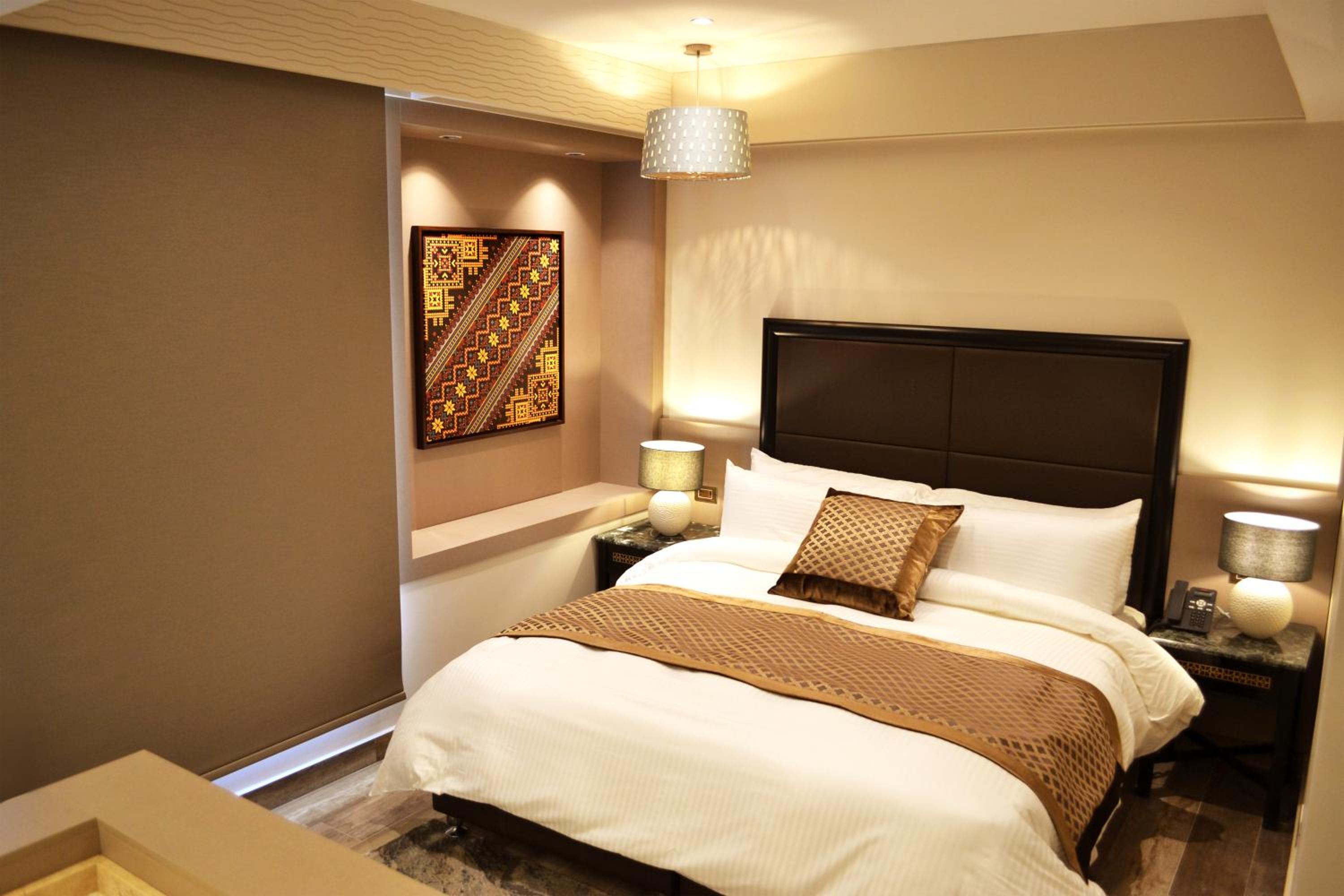 غرفة سوبيريور بسرير مزدوج، Ambassador Hotel 3/10