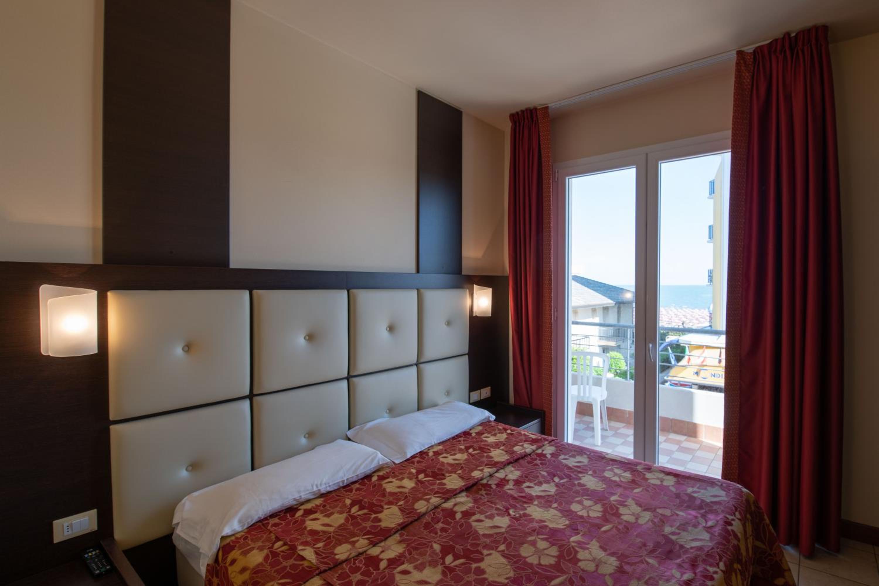 Room, Double or Twin Bed, Partial Sea View, Separate Building