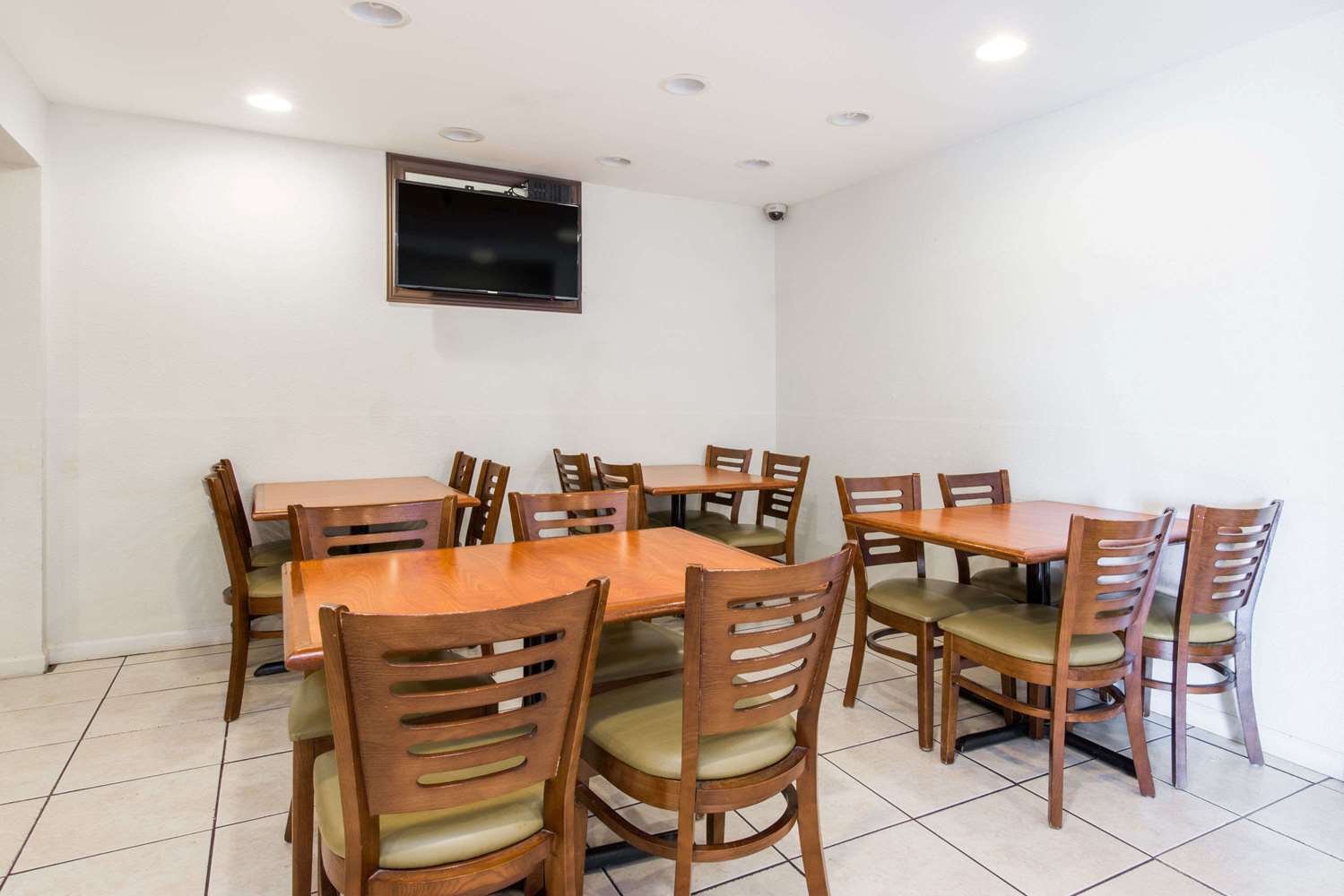 Knights Inn Gallup at 3208 W Hwy 66 15/16