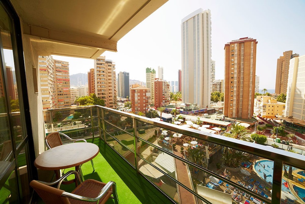 Marina Hotel 28/34