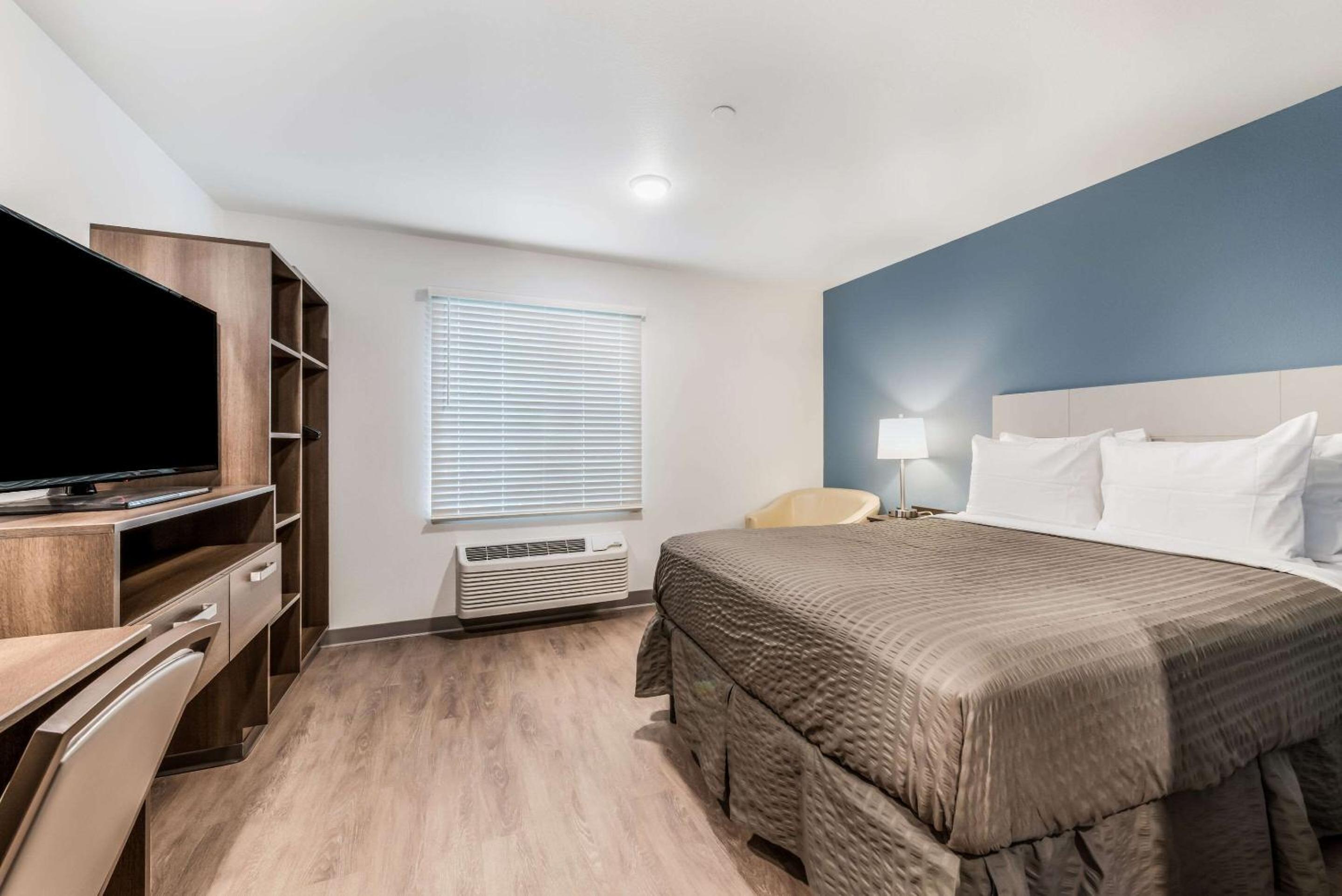 Room, Queen Bed, Accessible