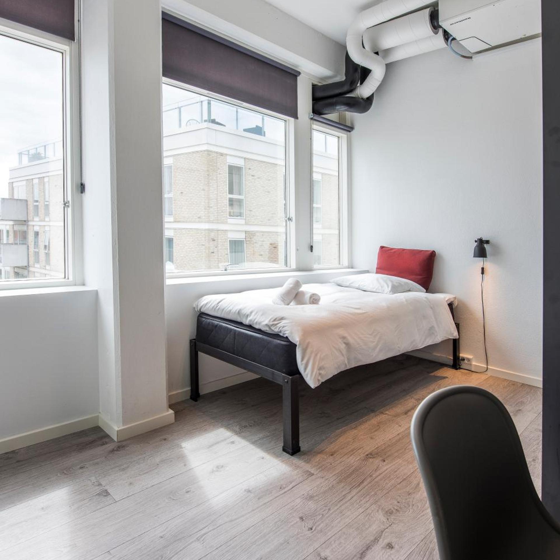 ROOM, SINGLE, KITCHENETTE