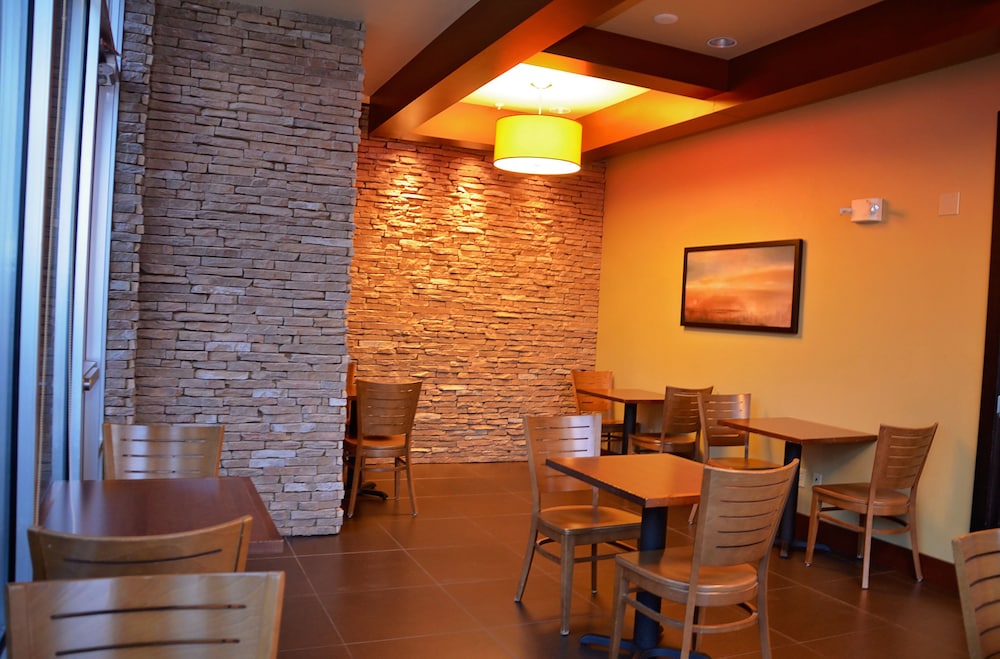Hyatt Place North Charleston 37/44
