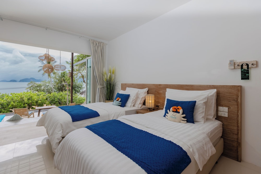 DELUXE, TWIN BEDS, SEA VIEW