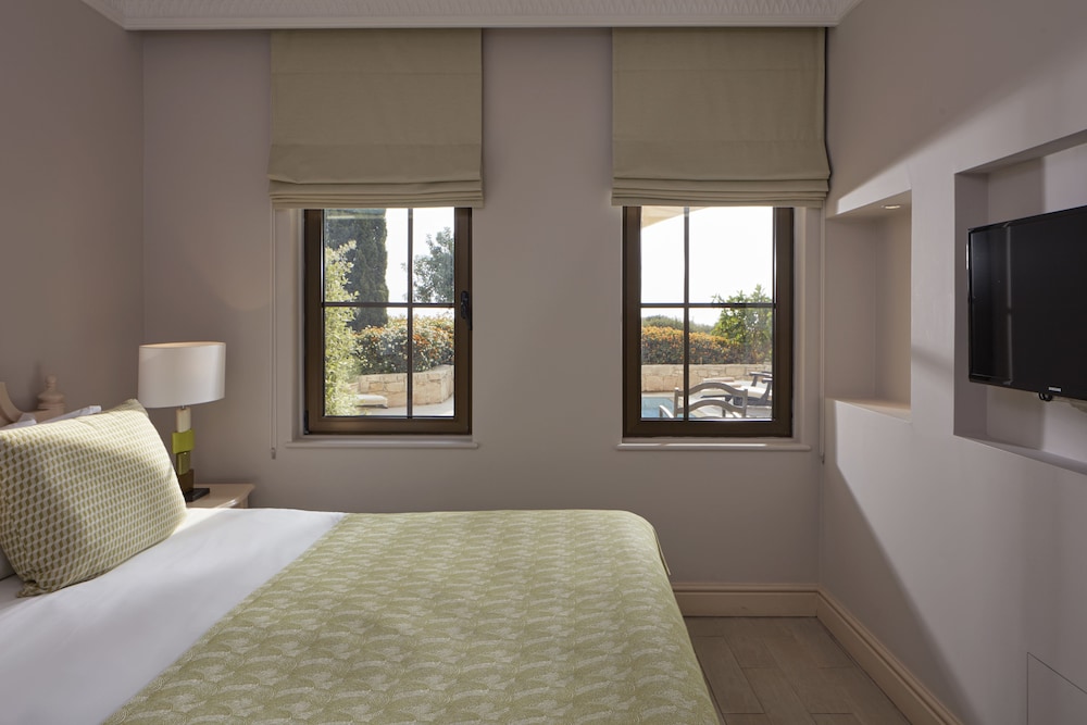 Aphrodite Hills Hotel 12/47