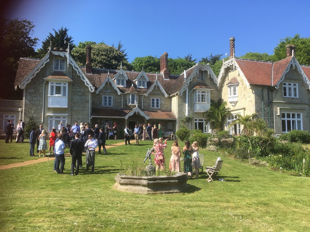 Lisle Combe 34/50