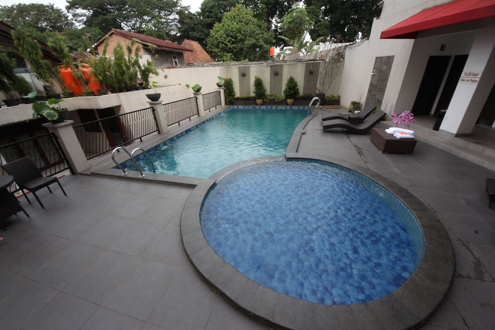 Permata Hotel 3/45