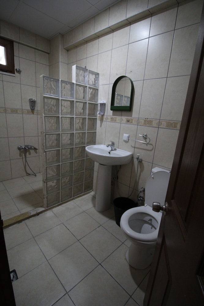 Deeps Hostel 30/32