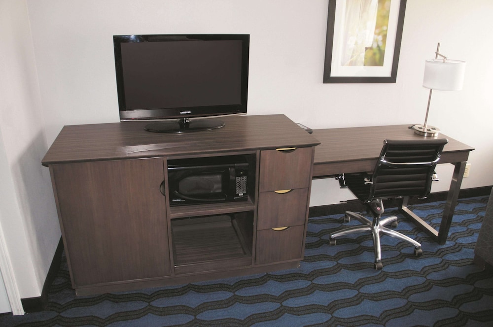 La Quinta Inn St Louis Hazelwood Airport North 50/59