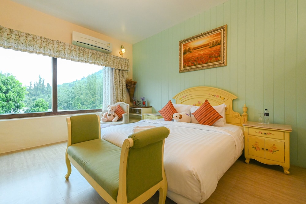 Swiss Valley Hip Resort Ratchaburi 11/50